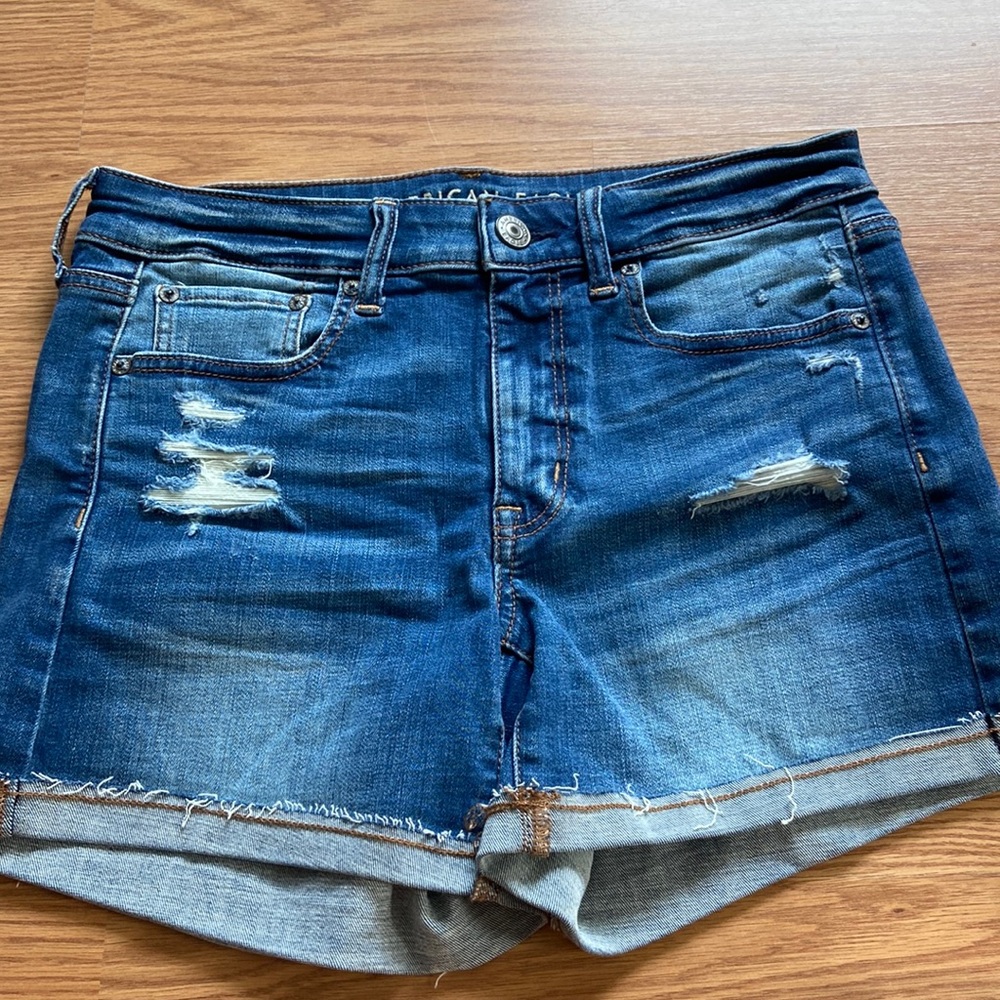 American Eagle women’s size 8 midi shorts